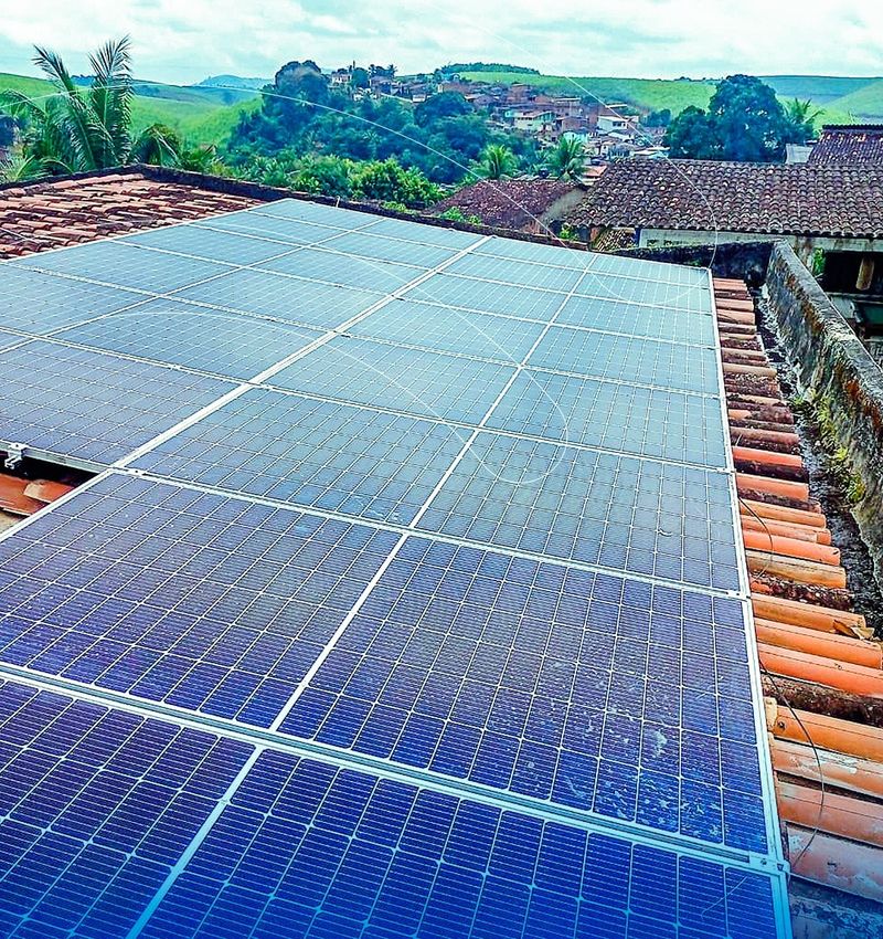 Usina solar em telhado cerâmico no interior de Pernambuco